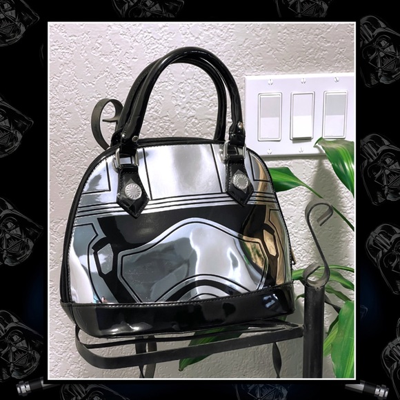 💋NEW💋 LOUNGEFLY Captain Phasma Star Wars Bag - Picture 7 of 8